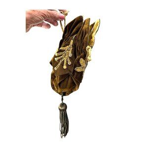 1920s velvet reticule purse with beaded leaves